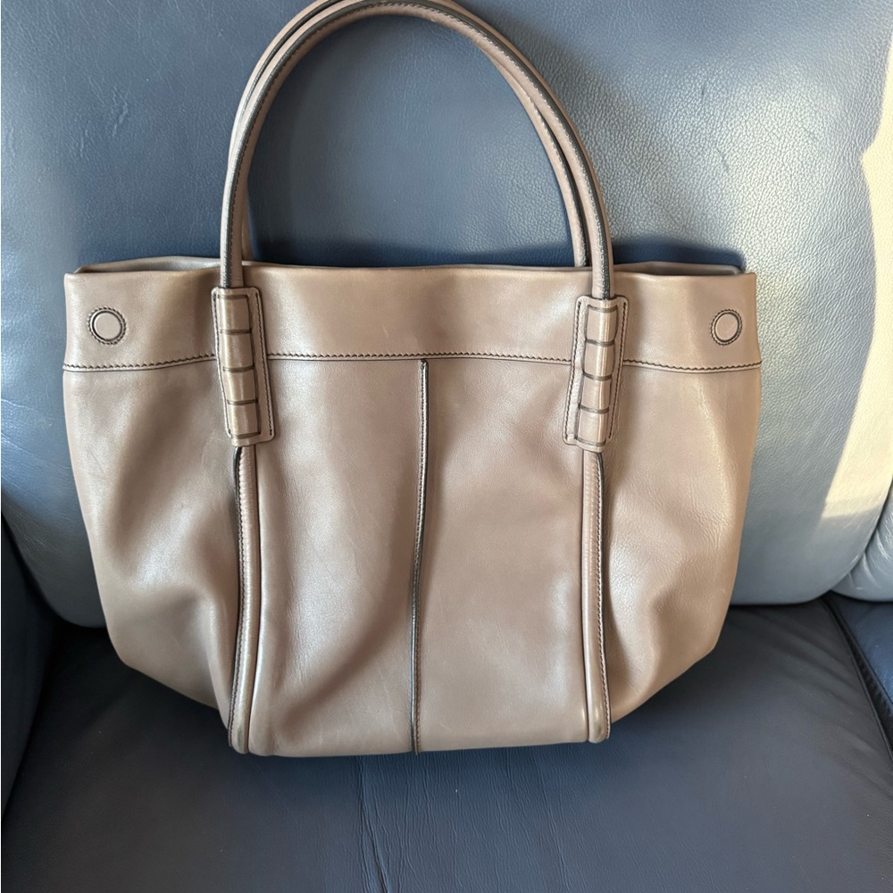 Tod's Tan Leather Tote Bag - Picture 2 of 4
